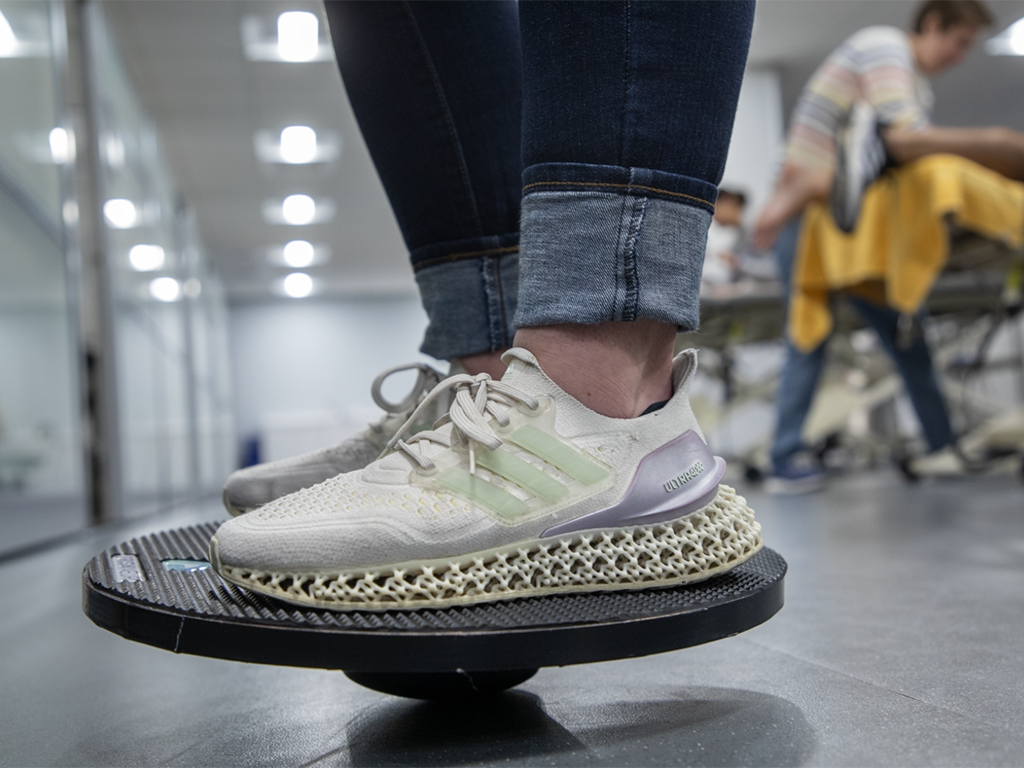 An instrumented balance board is used to gamify the recovery process for lower limb injuries and target the injuries’ effects on the body’s movement control systems